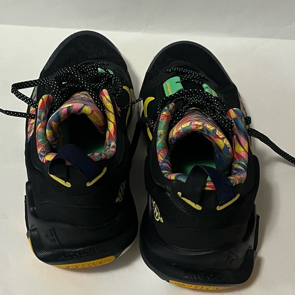 Nike Youth Black Giannis Immortality Basketball Shoes - Picture 4 of 8